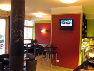 Graf´s Essbar in Starnberg, Restaurantwände in kräftigen Farben hervorgehoben
